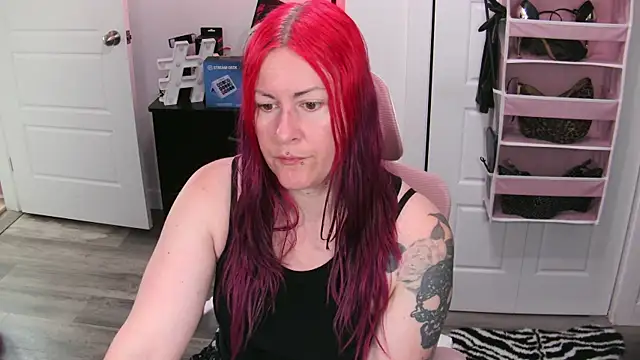 Snapshot of gennyrock chatting on June 5, 2026, 11:49 am gennyrock online show from June 5, 2026, 11:49 am