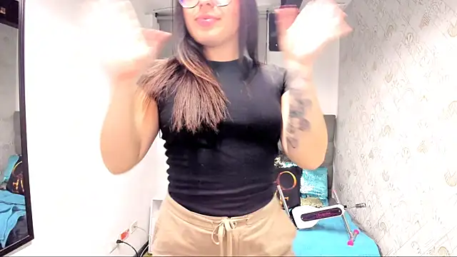 Snapshot of MiaWils_ chatting on January 12, 2025, 10:56 am MiaWils online show from January 12, 2025, 10:56 am