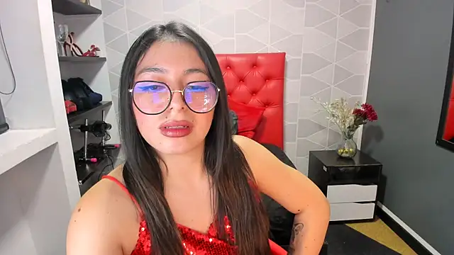 Snapshot of MiaWils_ chatting on February 4, 2025, 1:13 am MiaWils online show from February 4, 2025, 1:13 am