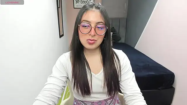 Snapshot of MiaWils_ chatting on February 4, 2025, 10:34 pm MiaWils online show from February 4, 2025, 10:34 pm