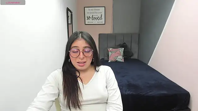 Snapshot of MiaWils_ chatting on February 5, 2025, 1:37 am MiaWils online show from February 5, 2025, 1:37 am