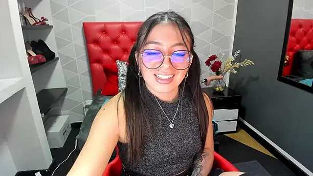 Snapshot of MiaWils_ chatting on February 14, 2025, 1:34 am MiaWils online show from February 14, 2025, 1:34 am