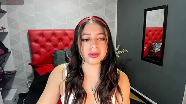 Snapshot of MiaWils_ chatting on February 14, 2025, 7:33 pm MiaWils online show from February 14, 2025, 7:33 pm