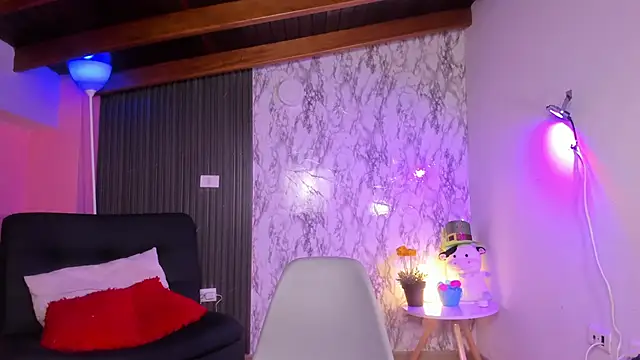 chloe blue online show from October 18, 2025, 11:33 am