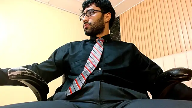 MilanZaire online show from January 12, 2026, 5:40 pm