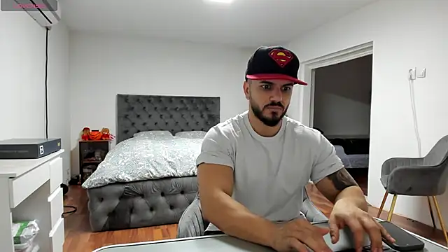 supermanboy94 online show from November 27, 2025, 6:37 am