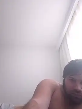 raducelfrumos99 online show from December 14, 2025, 11:37 am