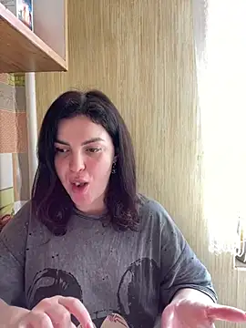 Karolina llove online show from March 3, 2025, 8:16 am