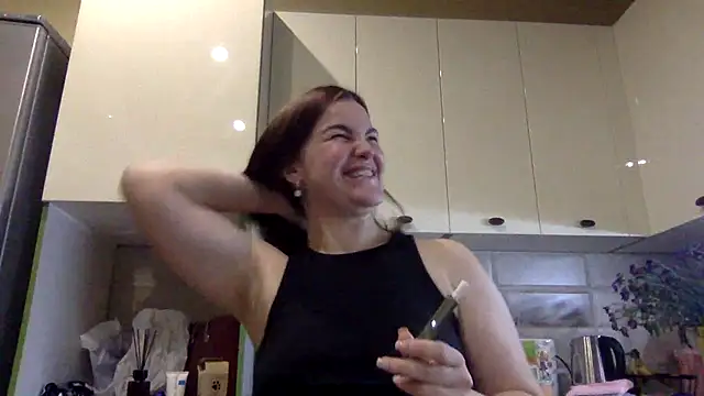 Karolina llove online show from September 22, 2025, 5:04 pm