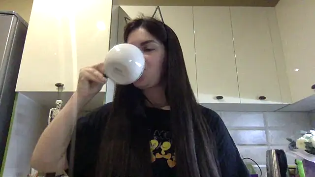 Karolina llove online show from October 7, 2025, 8:06 pm