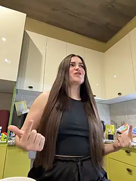 Karolina llove online show from November 18, 2025, 11:59 pm