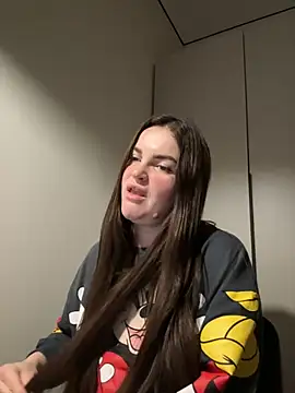 Karolina llove online show from December 3, 2025, 5:59 am