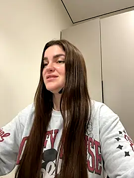 Karolina llove online show from December 3, 2025, 7:01 pm