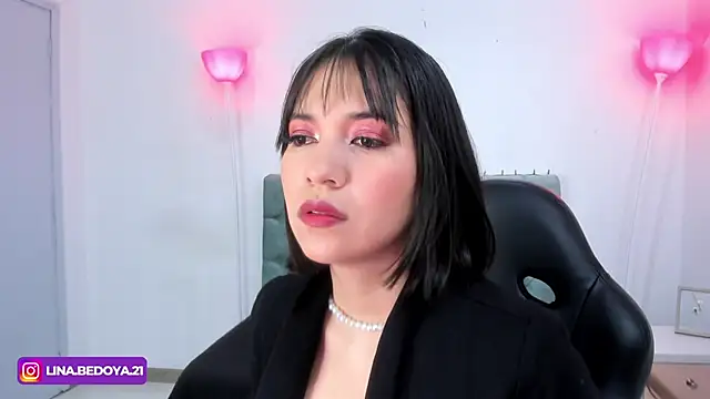 lina bedoya  online show from February 4, 2025, 11:38 am