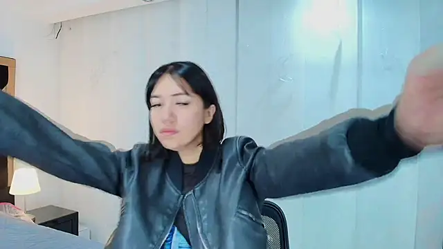 lina bedoya  online show from October 2, 2025, 11:39 am