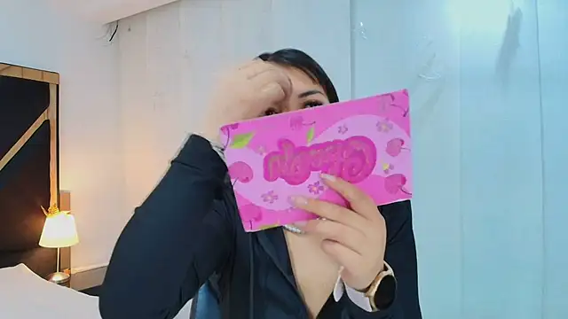 lina bedoya  online show from January 15, 2026, 11:48 am