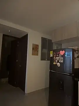 SaraParisi online show from December 4, 2025, 10:40 pm