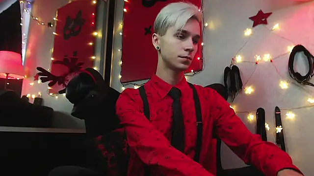 Joseph  Quinn online show from December 25, 2024, 8:18 am