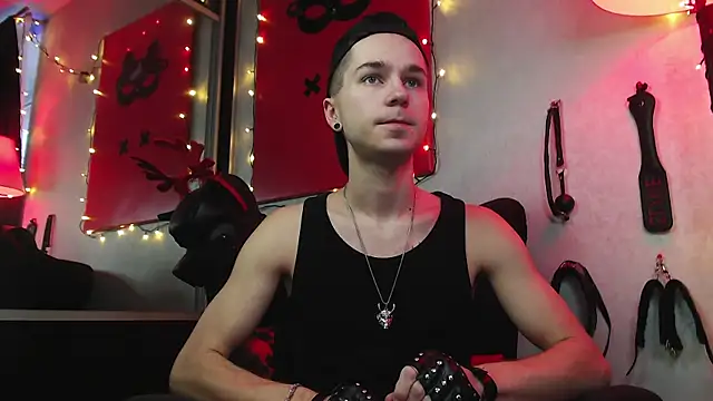 Joseph  Quinn online show from January 8, 2025, 7:55 am