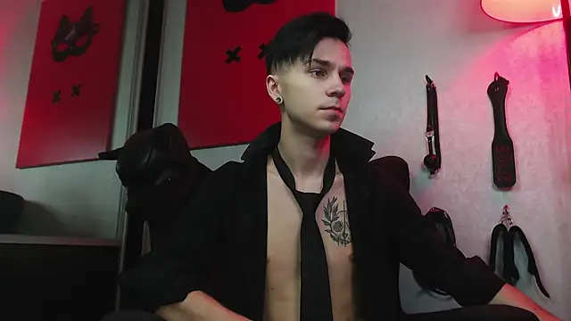 Joseph  Quinn online show from January 23, 2025, 8:36 am