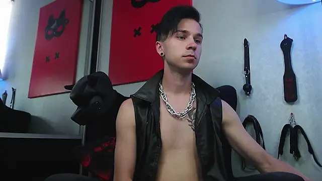 Joseph  Quinn online show from February 16, 2025, 8:43 am