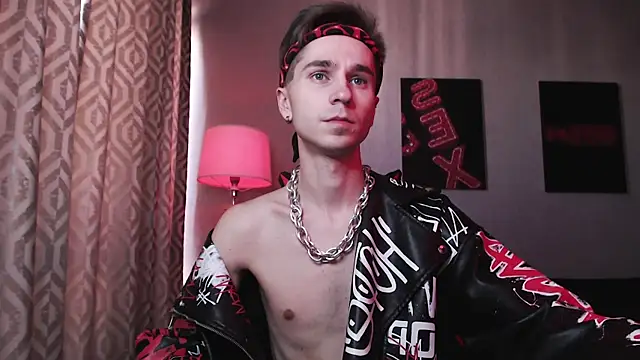 Joseph  Quinn online show from October 24, 2025, 3:58 am