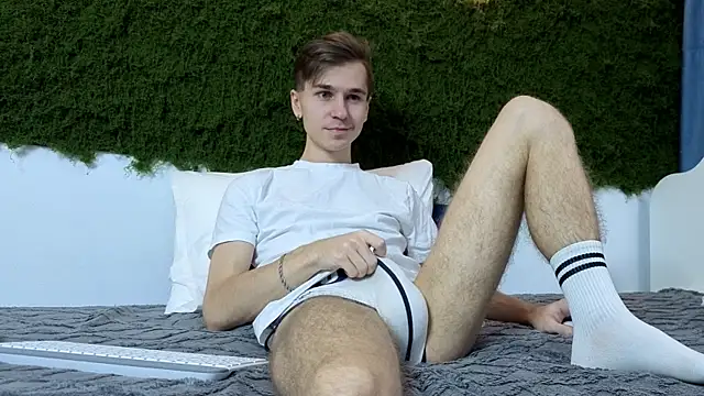 Joseph  Quinn online show from November 28, 2025, 6:38 am