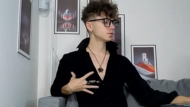 Joseph  Quinn online show from January 9, 2026, 1:30 am