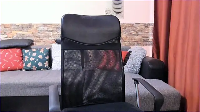 HotHunkTrainer online show from January 12, 2025, 12:01 pm