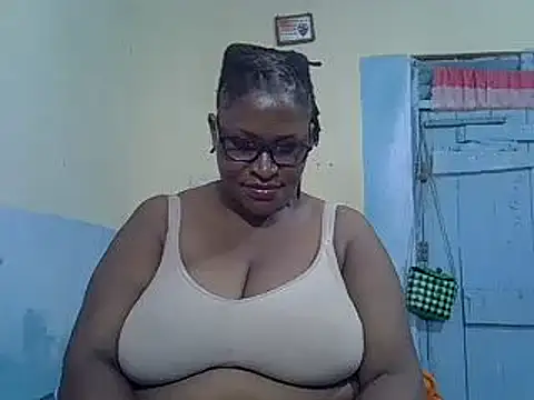 Snapshot of sexy_bigboobss chatting on October 12, 2025, 8:35 am sexy bigboobss online show from October 12, 2025, 8:35 am