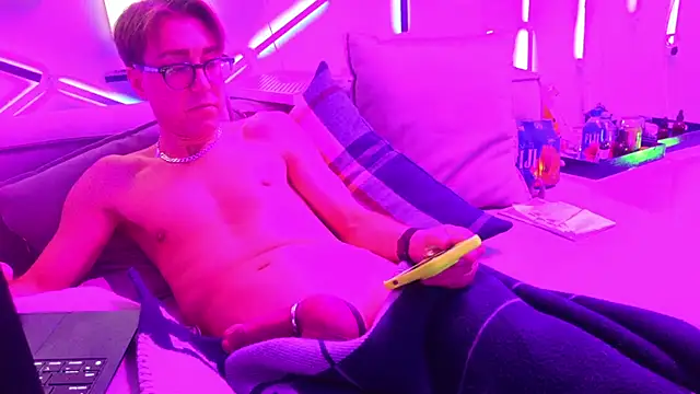 YouLikeBigDick9 online show from January 23, 2025, 5:35 am