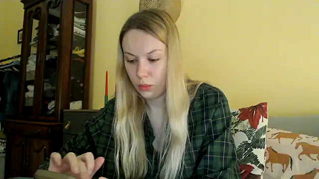 Scarlettford online show from December 12, 2024, 3:16 pm