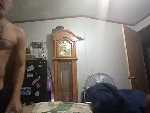 Xoc8  online show from April 6, 2026, 11:16 pm