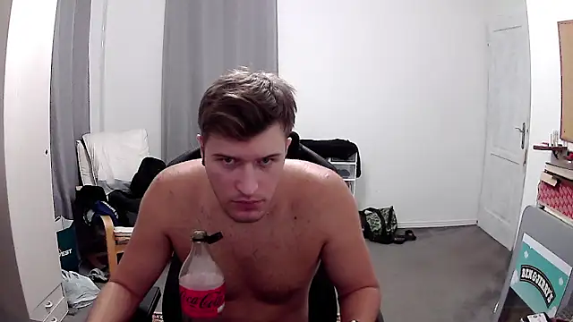 Snapshot of PKrisztian chatting on September 15, 2025, 9:26 pm PKrisztian online show from September 15, 2025, 9:26 pm