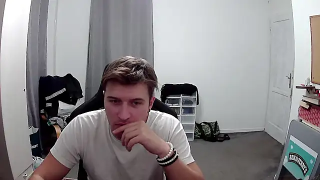 Snapshot of PKrisztian chatting on September 18, 2025, 6:43 pm PKrisztian online show from September 18, 2025, 6:43 pm