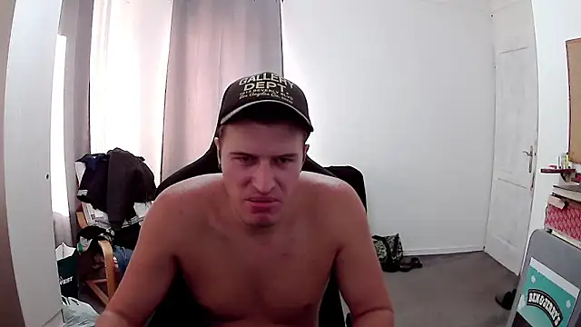 Snapshot of PKrisztian chatting on September 22, 2025, 2:41 pm PKrisztian online show from September 22, 2025, 2:41 pm