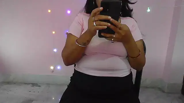 Snapshot of my-laila chatting on November 4, 2025, 7:40 am my-laila online show from November 4, 2025, 7:40 am