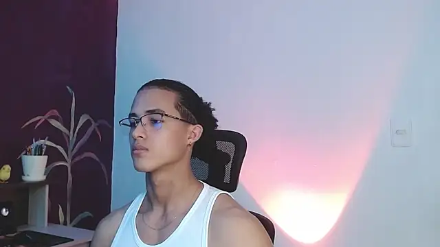 Snapshot of alejo_x3 chatting on March 9, 2025, 2:32 pm alejo x3 online show from March 9, 2025, 2:32 pm