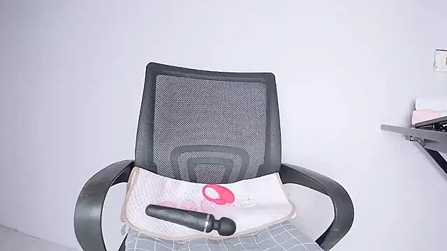 Baenee online show from January 11, 2025, 1:32 pm