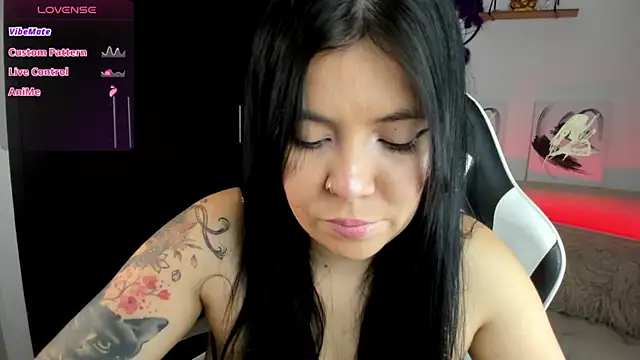 Snapshot of AilynRed chatting on October 2, 2025, 3:02 am AilynRed online show from October 2, 2025, 3:02 am