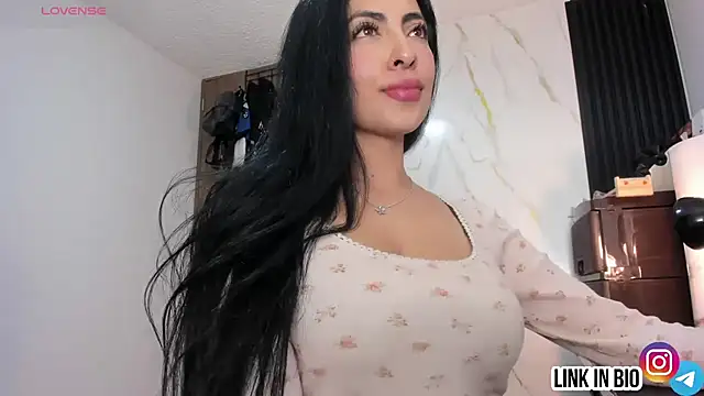 Snapshot of Sophy_diamonds chatting on July 18, 2026, 4:38 am Sophy diamonds online show from July 18, 2026, 4:38 am