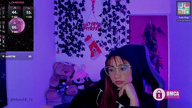 Snapshot of Alana_Pherson chatting on December 28, 2024, 8:16 am Alana Pherson online show from December 28, 2024, 8:16 am