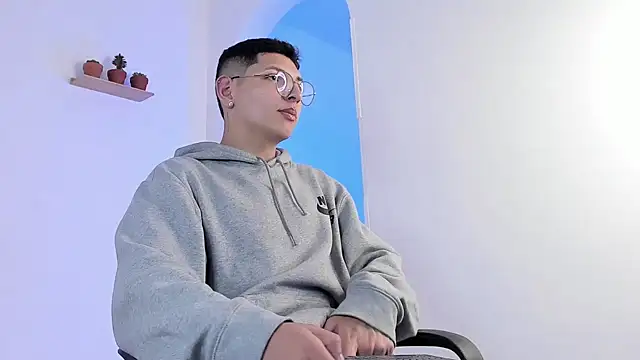 a lejandro 0 8 online show from February 26, 2025, 2:59 am