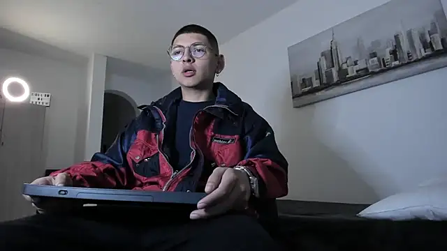 a lejandro 0 8 online show from March 13, 2025, 11:49 pm