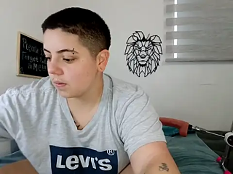 Snapshot of aron_lettone01 chatting on October 24, 2025, 10:28 pm aron lettone01 online show from October 24, 2025, 10:28 pm