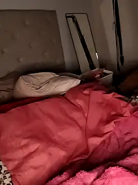 ConeNella online show from November 4, 2025, 1:48 am