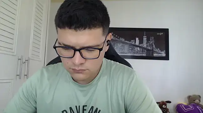 Plug Control online show from February 5, 2025, 1:33 pm