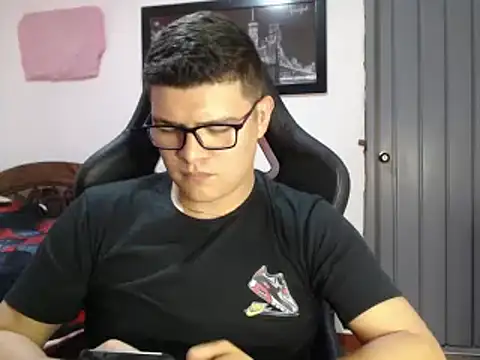 Plug Control online show from February 21, 2025, 4:26 pm