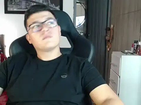 Plug Control online show from February 21, 2025, 10:37 pm