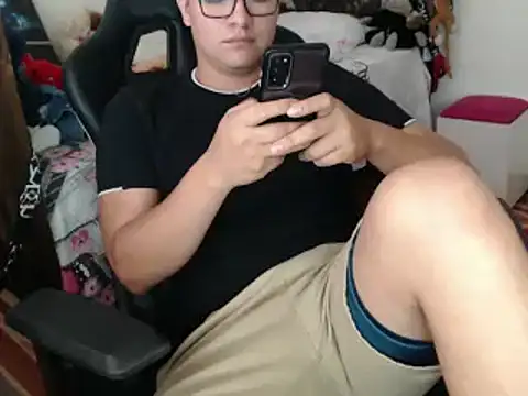 Plug Control online show from March 13, 2025, 4:12 pm